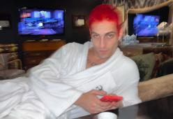 Damiano dei Måneskin sfoggia il nuovo look dai capelli rossi