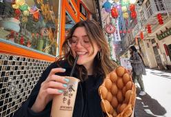 Influencer fa foto al cibo: un cliente del ristorante sbotta