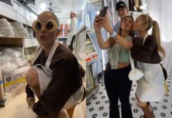 Ariana Grande incontra i fan, commessa per un giorno a New York