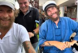 Jovanotti torna in Italia post incidente: la visita di Gianni Morandi