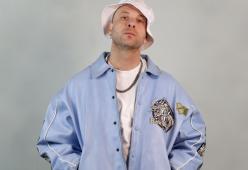 Clementino: è festa scudetto con “Guardando la luna (Napoli RMX)”