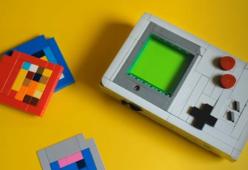 Il Game Boy in mattoncini colorati è identico all’originale