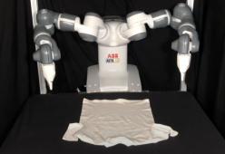 Alla scoperta del primo robot piega-abiti: ecco il video
