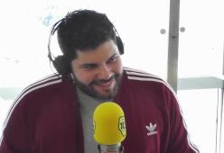 Salvatore Esposito canta gli 883 a 105 Take Away