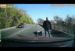 Ambulanza perde paziente per strada in Ucraina: il video è virale