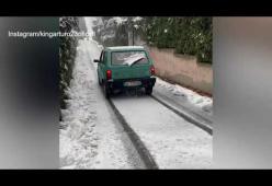 Arturo Vidal  a bordo di una vecchia Panda verde sfida la neve: "non fallisce mai"