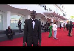 Khaby Lame sul red carpet della mostra del Cinema di Venezia 