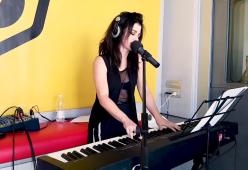 105 Take Away, Dolcenera canta i Nirvana: ecco "Smells Like Teen Spirit"(piano version)