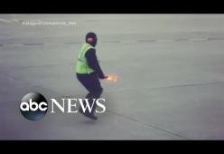 Bimba piange sull’aereo: per calmarla un impiegato aeroportuale balla sulla pista di decollo e il video diventa virale