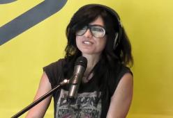Dolcenera in versione trap a 105 Take Away: ecco la sua pazzesca performance