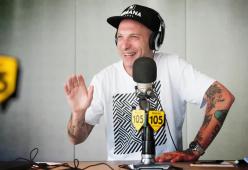 Clementino a 105 Mi Casa: "Non vedo l'ora di essere al Red Bull Culture Clash"