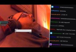 Si addormenta in streaming: quando si sveglia scopre di avere 200 spettatori