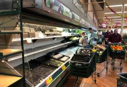 USA: donna tossisce intenzionalmente sui cibi in un supermercato, buttati oltre 30mila euro di prodotti