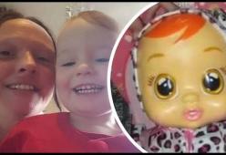Regala una bambola alla figlia per Natale, fa una inquietante scoperta