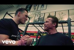Arnold Schwarzenegger debutta con una canzone rap