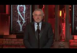 Robert De Niro insulta Trump e manda il pubblico in visibilio
