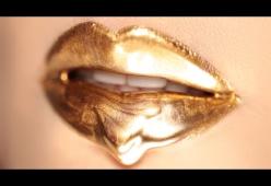 Il tutorial seducente sul lucidalabbra