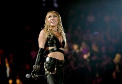 Miley Cyrus, video hot in topless per il nuovo singolo