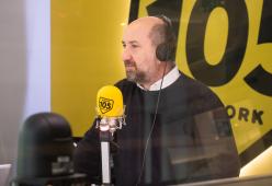 Antonio Albanese a 105 Take Away per raccontarci "Grazie ragazzi"