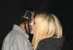 Avril Lavigne e il bacio che conferma la sua storia d’amore con Tyga
