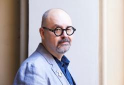 Addio a Carlos Ruiz Zafón, il famoso scrittore spagnolo