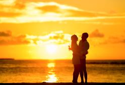 Italiani in vacanza a caccia di flirt: il 65% vorrebbe una storia estiva