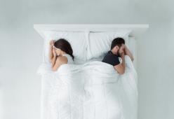 Dormire separati migliora la qualità del sonno