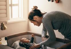 "Metto a letto mio figlio alle 17:30", polemiche su una mamma tiktoker