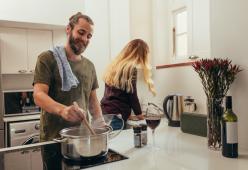 In che modi le persone manifestano il loro amore utilizzando il cibo?
