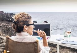 Airbnb cerca 12  nomadi digitali che vogliano viaggiare gratis per un anno

