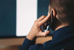 L’uso prolungato del cellulare provoca il tumore: la sentenza della Corte d’Appello di Torino
