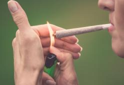 Amsterdam dice basta alla cannabis per strada nei quartieri a luci rosse