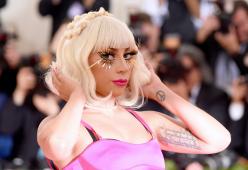 Lady Gaga rinvia l'uscita di Chromatica a causa del Coronavirus