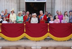 Svolta Harry e Meghan: per la chiusura del Giubileo saranno al balcone con la Regina