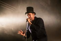 Glastonbury Festival con Coldplay e Damon Albarn
