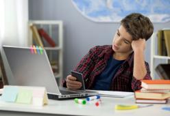 Gli studenti sono campioni di procrastinazione, ma tutti rimandiamo le cose da fare

