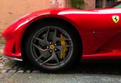 Il famoso designer Ferrari fermato dalla polizia per eccesso di velocità: il colmo!