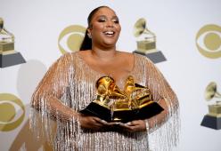 Lizzo lancia un potente messaggio contro il bodyshaming: "Guarda il tuo corpo, non il mio"