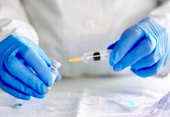 Chi non vuole vaccinarsi dovrà pagarsi le cure anti Covid: la proposta nella Repubblica di San Marino 