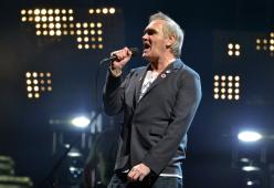 Morrissey abbandona a metà il concerto: aveva freddo