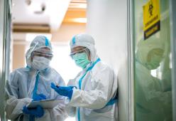 "Abbiamo le prove che Covid-19 è stato creato in un laboratorio di Wuhan": il Segretario di Stato americano continua a sostenere la tesi  