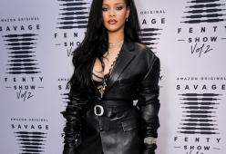 Rihanna, il topless su Instagram offende gli induisti