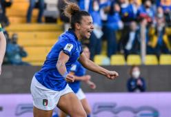 Svolta calcio femminile: le calciatrici diventano professioniste
