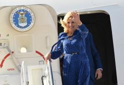 Jill Biden fa scalo a Napoli, ordina 19 pizze e riparte
