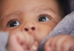 I bambini troppo piccoli per parlare, sgridano con lo sguardo 