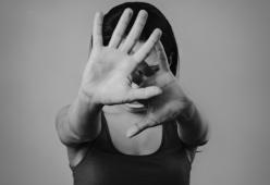 Femminicidi e violenza sulle donne ancora in crescita nonostante il Codice Rosso del 2019 
