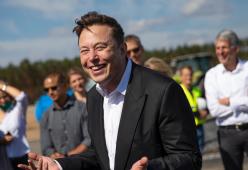 Basta Smart working! Elon Musk rivuole i manager Tesla in ufficio