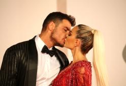 La Pupa e il Secchione: romantica proposta di matrimonio per Elena Morali