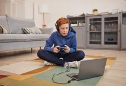 Vuoi giocare ai videogiochi? Prima devi fare 12mila passi sul tapis roulant 