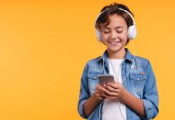 A 10 anni spende 4550 euro di acquisti in app: il padre fa causa alla banca e vince